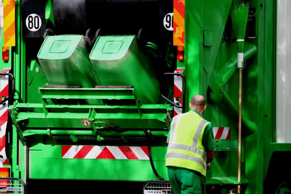 mobile paper shredding truck